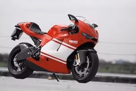 Siêu môtô Ducati sắp chuyển sang dùng động cơ V4?