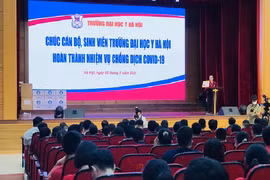 350 cán bộ, sinh viên Đại học Y Hà Nội vào Bình Dương hỗ trợ chống dịch Covid-19