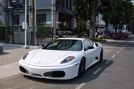 Ferrari F430 của ông Đặng Lê Nguyên Vũ độ ống xả đắt tiền