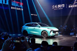 Xe "Tàu" Dongfeng Fengxing T5 EVO ra mắt, sắp bán tại Việt Nam