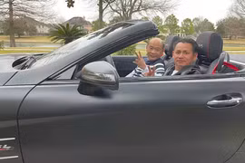 Tỷ phú gốc Việt Johnny Đặng chơi sốc, khoe giàu có hiếm ai bằng