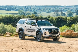 Isuzu D-Max, "bán tải ế nhất" Việt Nam ra mắt bản off-road đặc biệt