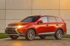 Mitsubishi Outlander thay đổi hay là chết