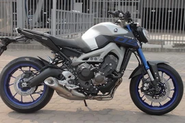Soi nakedbike “hàng độc” Yamaha MT-09 mới về Hà Nội