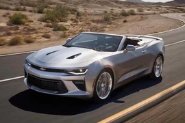 Vừa ra mắt, Chevrolet Camaro đã có bản mui trần 