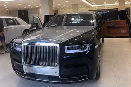Rolls-Royce Phantom VIII "hàng độc" hơn 30 tỷ cho đại gia Việt 