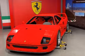 Siêu xe Ferrari F40 được lắp ráp bằng hơn 358.000 viên gạch Lego