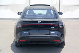 Toyota bZ3 EV 2023 chạy điện dùng nhiều phụ kiện Trung Quốc 