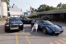 Minh Nhựa khoe dàn "xế hộp" hơn 100 tỷ đồng, chờ McLaren Elva về nước