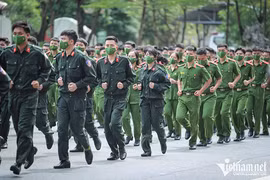 Ngắm ‘bông hồng thép’ đánh võng mô tô, một tay quật ngã tội phạm