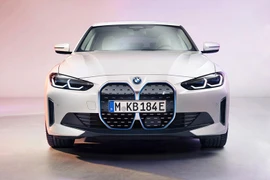 Chết mê BMW i4 mới sắp mở bán tại Malaysia 