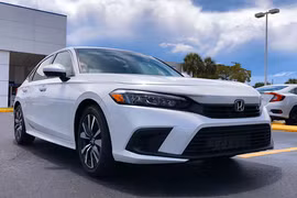 Nữ Youtuber đánh giá Honda Civic 2022 như thế nào?