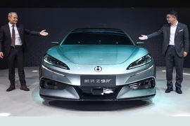 Denza Z9 GT từ 1,19 tỷ đồng ra mắt châu Âu, đấu Porsche