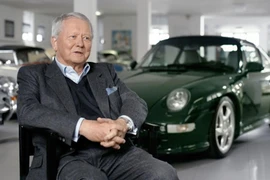 Người thừa kế Porsche xây hầm 294 tỷ xuyên núi vào gara ôtô riêng