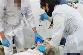 Bé 5 tuổi suy hô hấp vì bị hóc quả nhãn