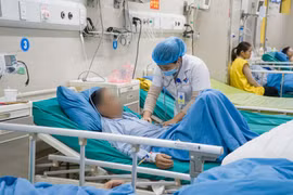 Dùng thuốc nam chữa dạ dày quý ông bị shock mất máu, xuất huyết tiêu hóa