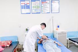 Thói quen ngâm tăm, nữ bệnh nhân bị tăm tre xuyên thủng đại tràng 