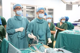 Viêm phổi tái phát bé gái 9 tháng tuổi bị phổi biệt lập, thoát vị hoành 