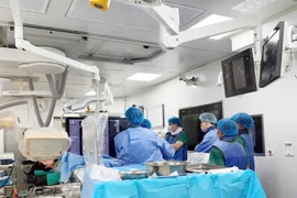 Đặt stent chuyển dòng đột phá trong điều trị túi phình khổng lồ