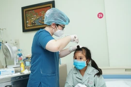 Đau đầu, bé gái 9 tuổi “chịu” 8 tiếng phẫu thuật lấy u màng não lớn