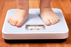 Vì sao trẻ ăn nhiều, ngủ nhiều nhưng không tăng cân?