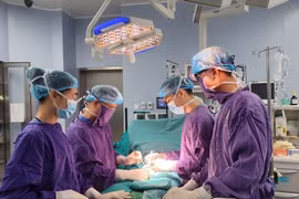 Kéo dài dương vật, nam thanh niên mất luôn khả năng quan hệ