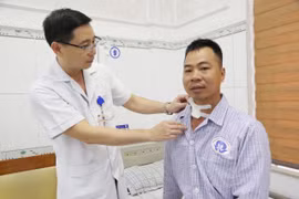 Kỳ lạ, người đàn ông bị đinh cắm sâu vào cổ 15 năm mà không biết