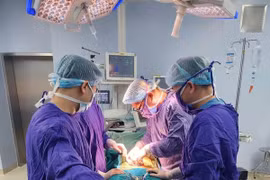 Nhập viện vì tự bẻ gãy "của quý", bác sĩ cảnh báo