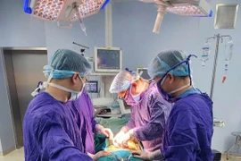 Nhập viện vì tự bẻ gãy "của quý", bác sĩ cảnh báo