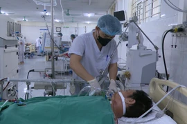 Ăn thịt lợn chết, người đàn ông suy đa tạng nguy kịch