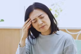 Dấu hiệu điển hình của tiền mãn kinh: Khi nào nên khám bác sĩ?