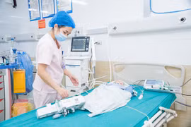 Bé 10 tháng phải phẫu thuật cắt đoạn đại tràng do lồng ruột gây hoại tử