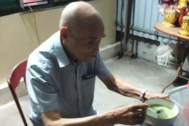 Vượt qua thách thức phẫu thuật ung thư đại tràng cho cụ ông gần 100 tuổi