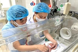 Trẻ 1 ngày tuổi bị bệnh lý hạ đường huyết dai dẳng ở trẻ sơ sinh