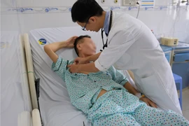 Bắc cầu động mạch nách – đùi, trị tắc nghẽn mạch máu chi dưới