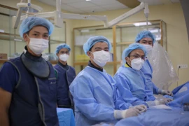 Can thiệp cứu cụ bà Cụ bà 58 tuổi cùng lúc đột quỵ não và nhồi máu cơ tim