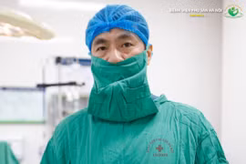 Bụng to bất thường do u xơ tử cung khổng lồ: Khi nào cần mổ?