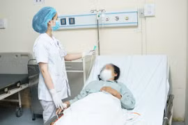 Người phụ nữ hơn 30 năm đeo bỉm vì nước tiểu rò rỉ không kiểm soát