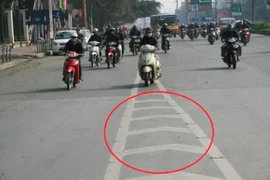 Mức phạt lỗi đè vạch xương cá khi tham gia giao thông