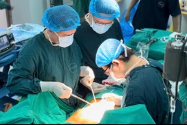 Hy hữu: 9 tiếng “cân não” lấy khối u gan 20cm xâm lấn cơ hoành