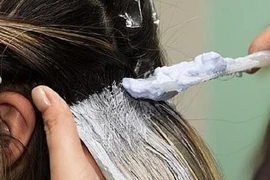 Dị ứng da đầu do thuốc nhuộm tóc: Cách gì phòng tránh?