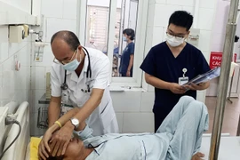 Nhiều người bị vi khuẩn ăn thịt người xâm nhập tận xương, gan, phổi, não...