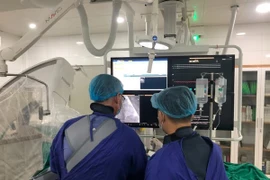 Đau tức ngực, khó thở, cụ ông 82 tuổi tổn thương nặng 3 thân mạch vành