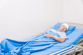 40 chiếc đinh vít tái tạo gương mặt bệnh nhân đa chấn thương sau tai nạn