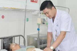 Thủng ruột non do vòng tránh thai lạc chỗ 30 năm