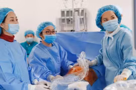 Truyền ối trong thai kỳ, cứu sống thai nhi bị bó chặt trong tử cung