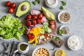 Bác sĩ chỉ cách ăn tối để ngủ ngon, sống thọ