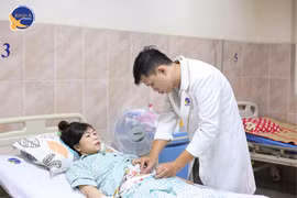 Đau bụng hơn 7 tháng không khỏi do rò túi thừa đại tràng sigma phức tạp