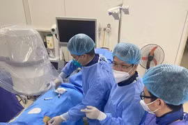 Lần đầu tiên lấy tổ chức tụy hoại tử qua da