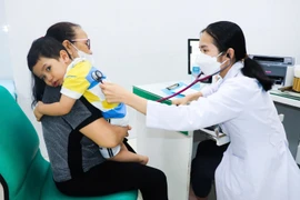 Số ca bệnh hô hấp tăng cao: Bác sĩ mách cách tránh bị nặng